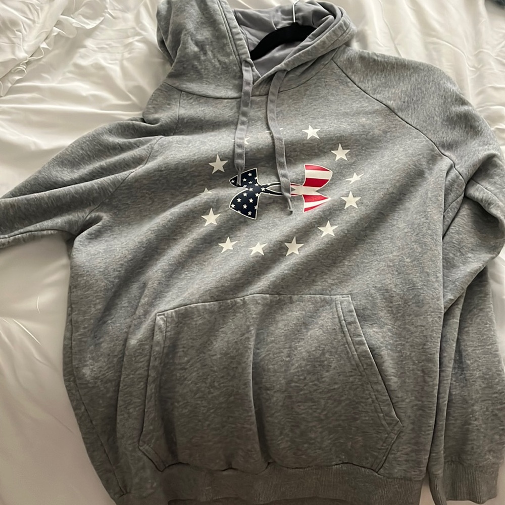 LARGE UNDER ARMOUR FREEDOM HOODIE